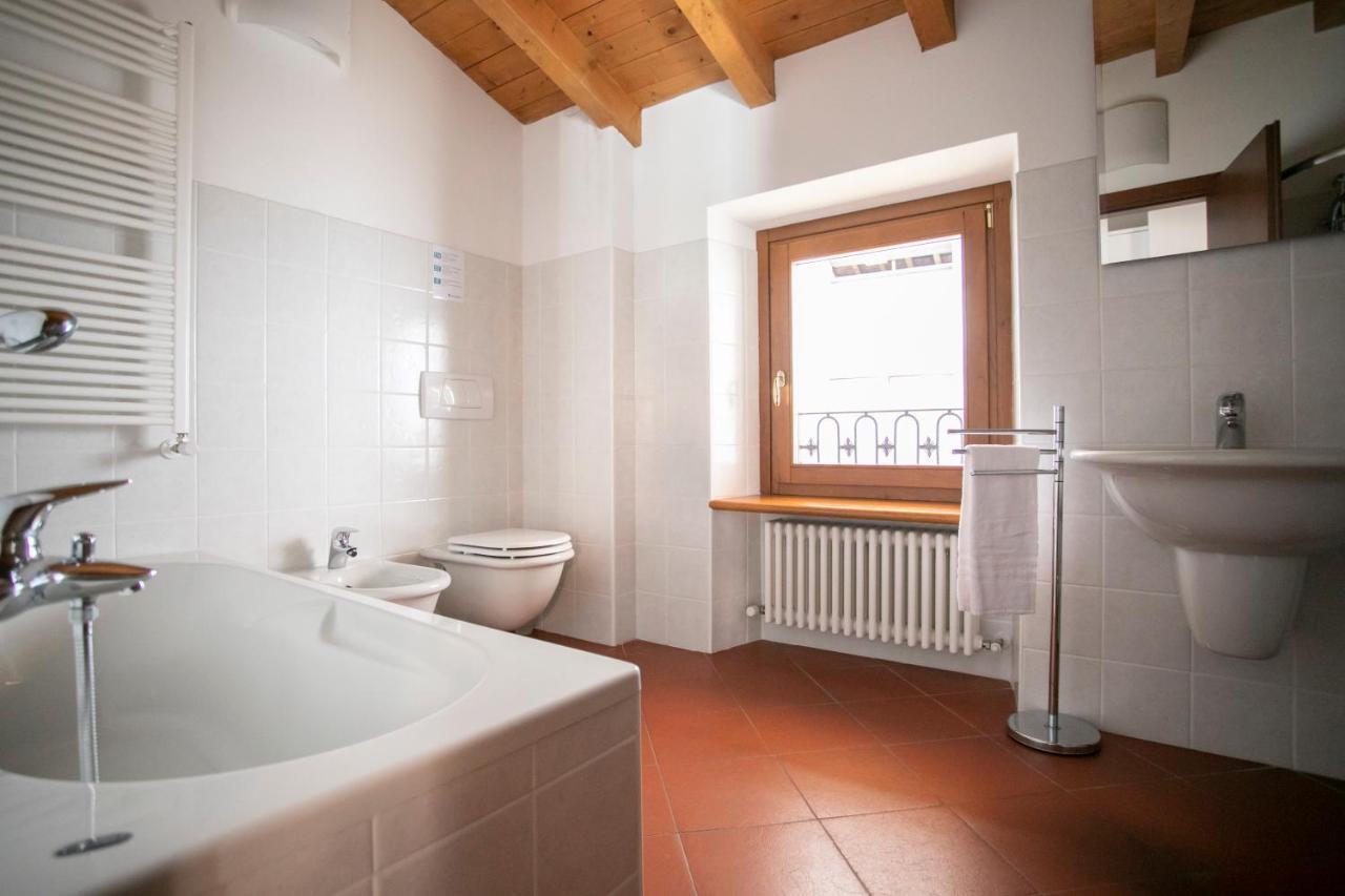 Iseolakerental - Casa Del Pescatore Riva di Solto Eksteriør billede