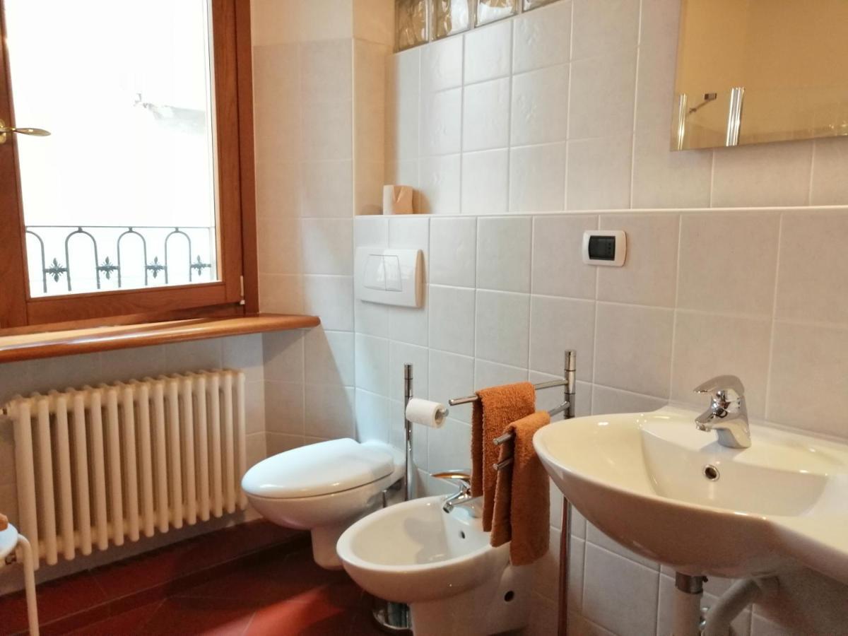 Iseolakerental - Casa Del Pescatore Riva di Solto Eksteriør billede